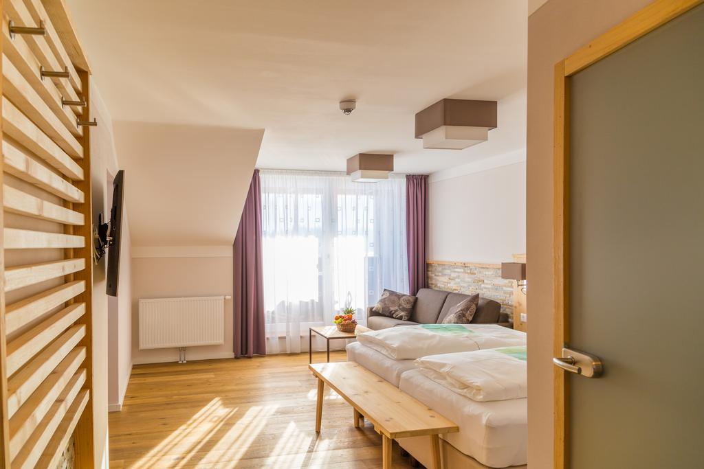 Hotel Christine Eisenberg  Esterno foto
